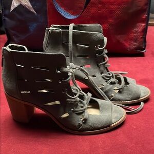 Stylish Gray Women's Heeled Sandals